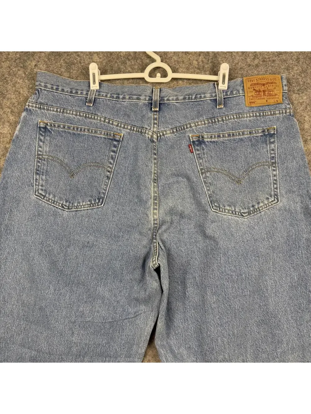 Levi’s 550 Women’s Relaxed Fit Tapered Leg Light Wash Blue Jeans Size 24S 29”